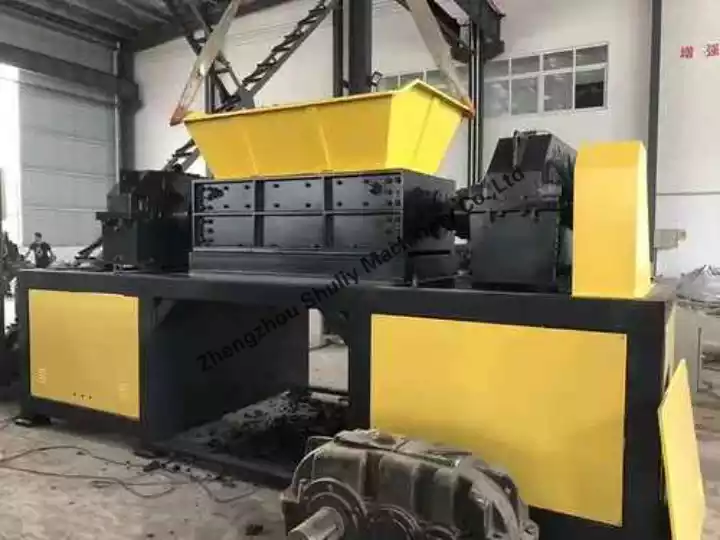 Corrugated box shredding machine